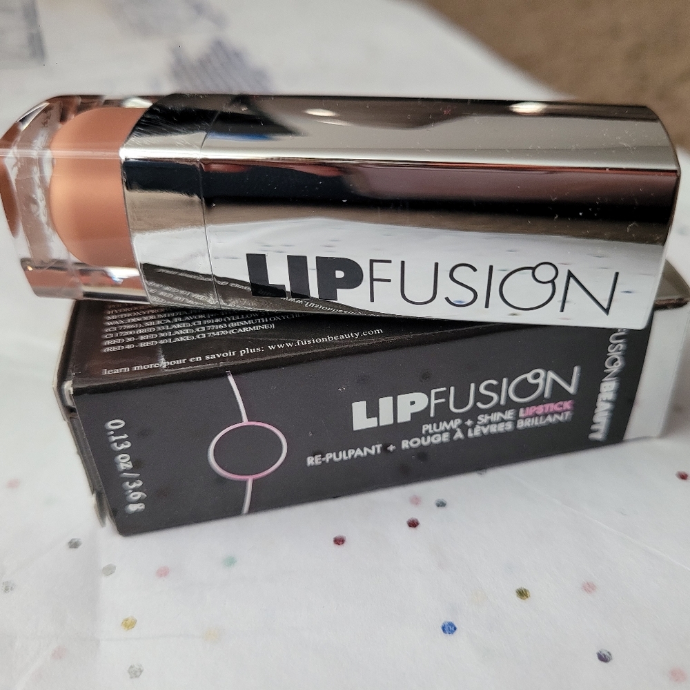 Lip Fushion lipstick it's a plumper~ La Femme